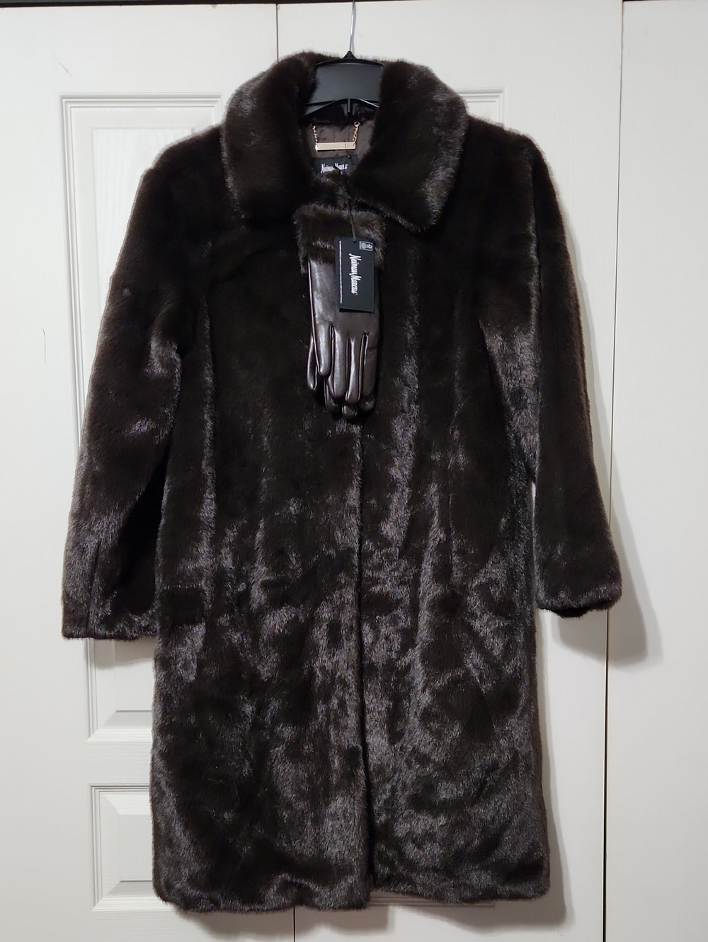 NWT Neiman Marcus Faux Fur Coat And Gloves. Sizes M, L - Picture 2 of 13